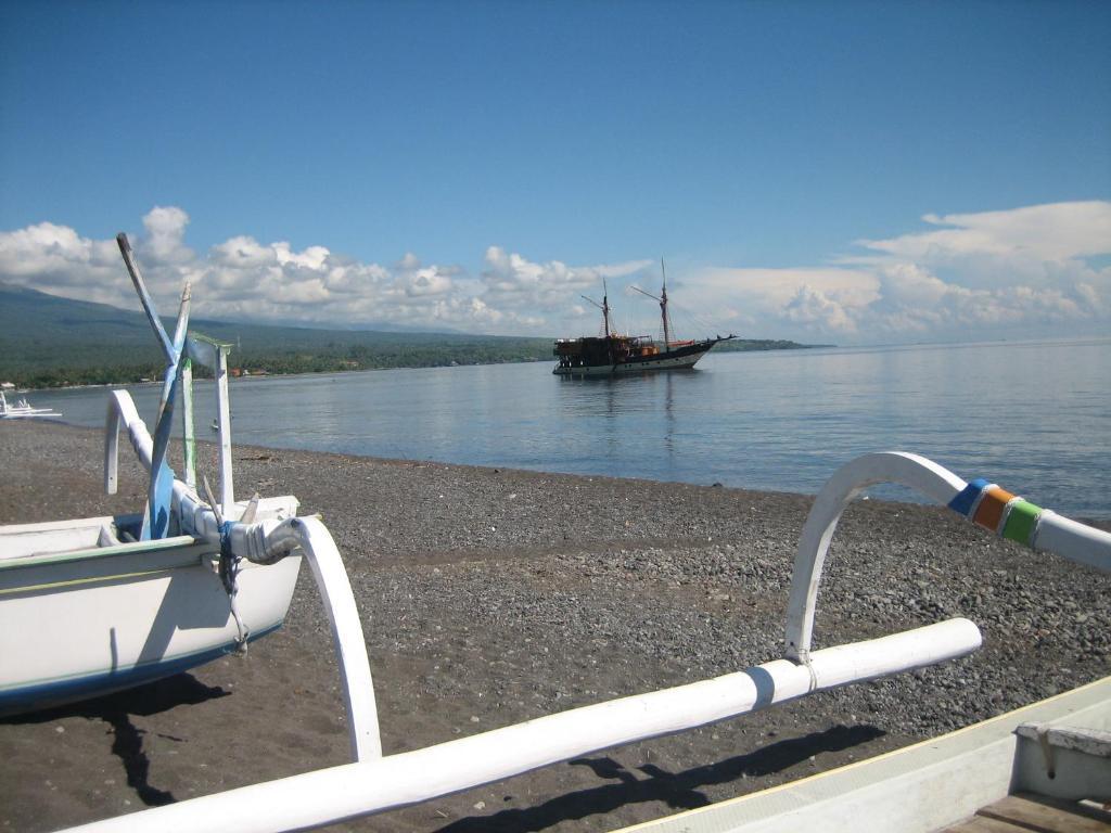 Lucky Paradise Bungalows On The Beach Amed  Bagian luar foto